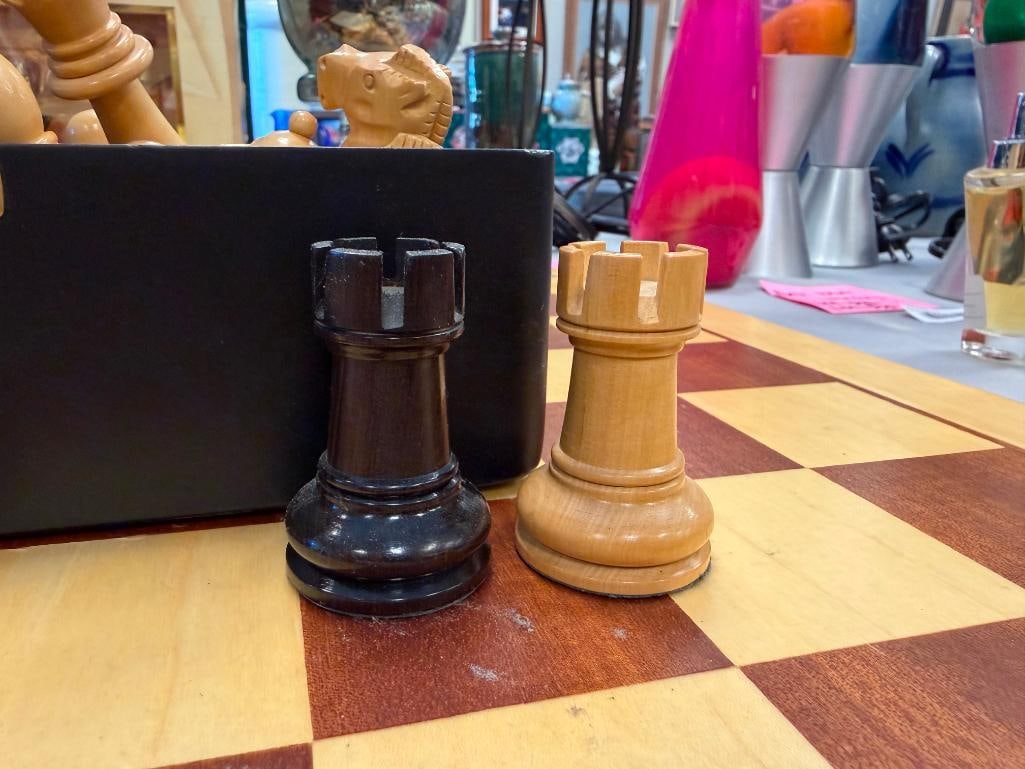 LARGE WOODEN CHESS BOARD WITH CHESS GAME PIECES - 7