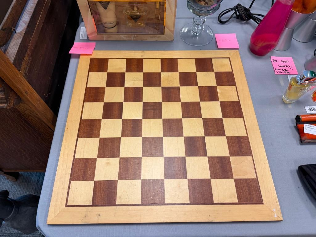 LARGE WOODEN CHESS BOARD WITH CHESS GAME PIECES - 8