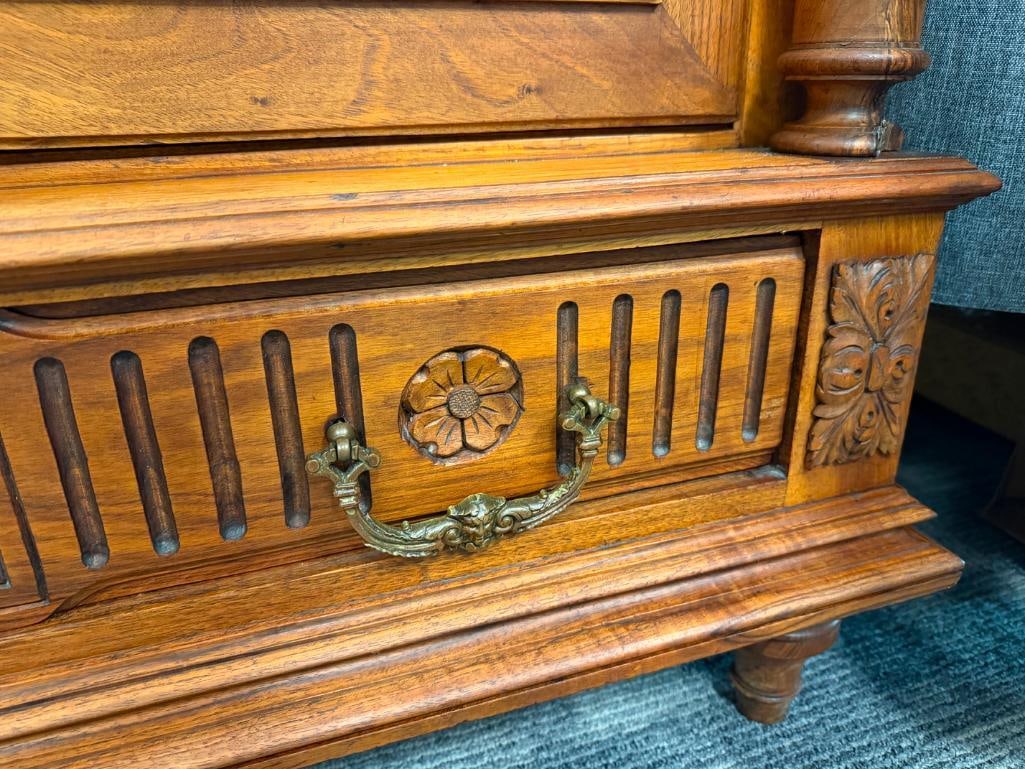 19TH CENTURY FRENCH ROCOCO ARMOIRE CRAFTED FROM WALNUT - 11