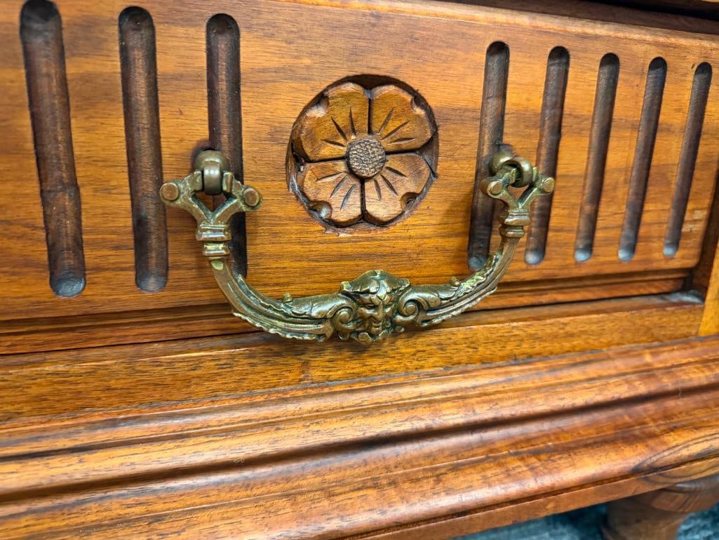 19TH CENTURY FRENCH ROCOCO ARMOIRE CRAFTED FROM WALNUT - 12