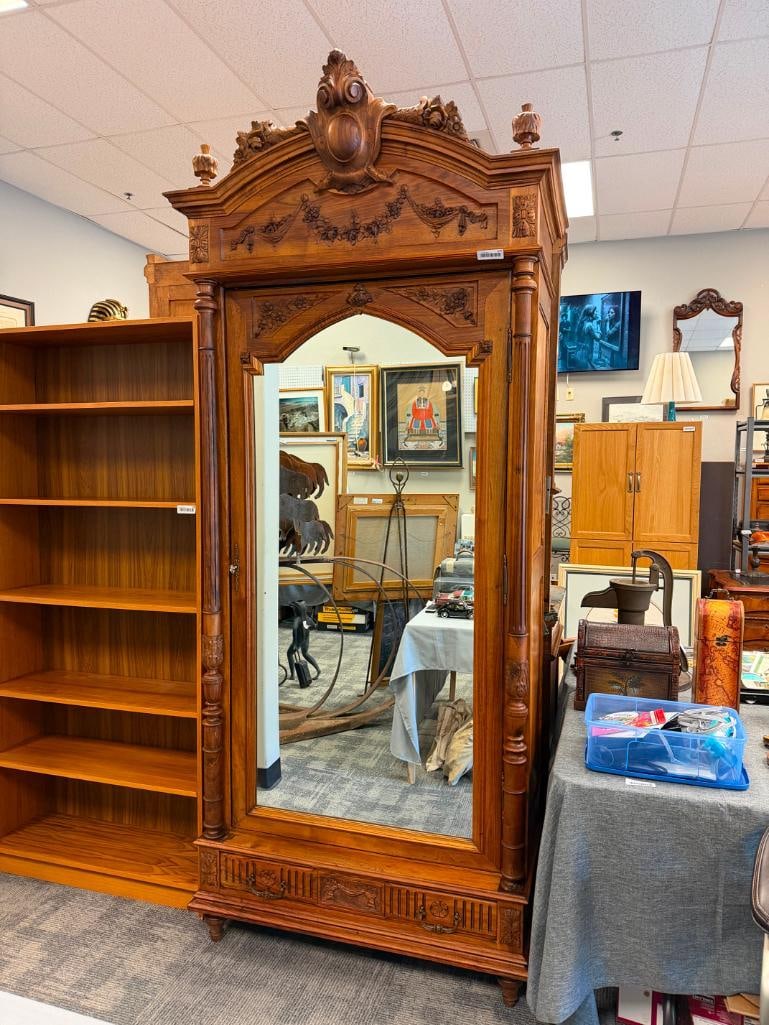 19TH CENTURY FRENCH ROCOCO ARMOIRE CRAFTED FROM WALNUT - 2