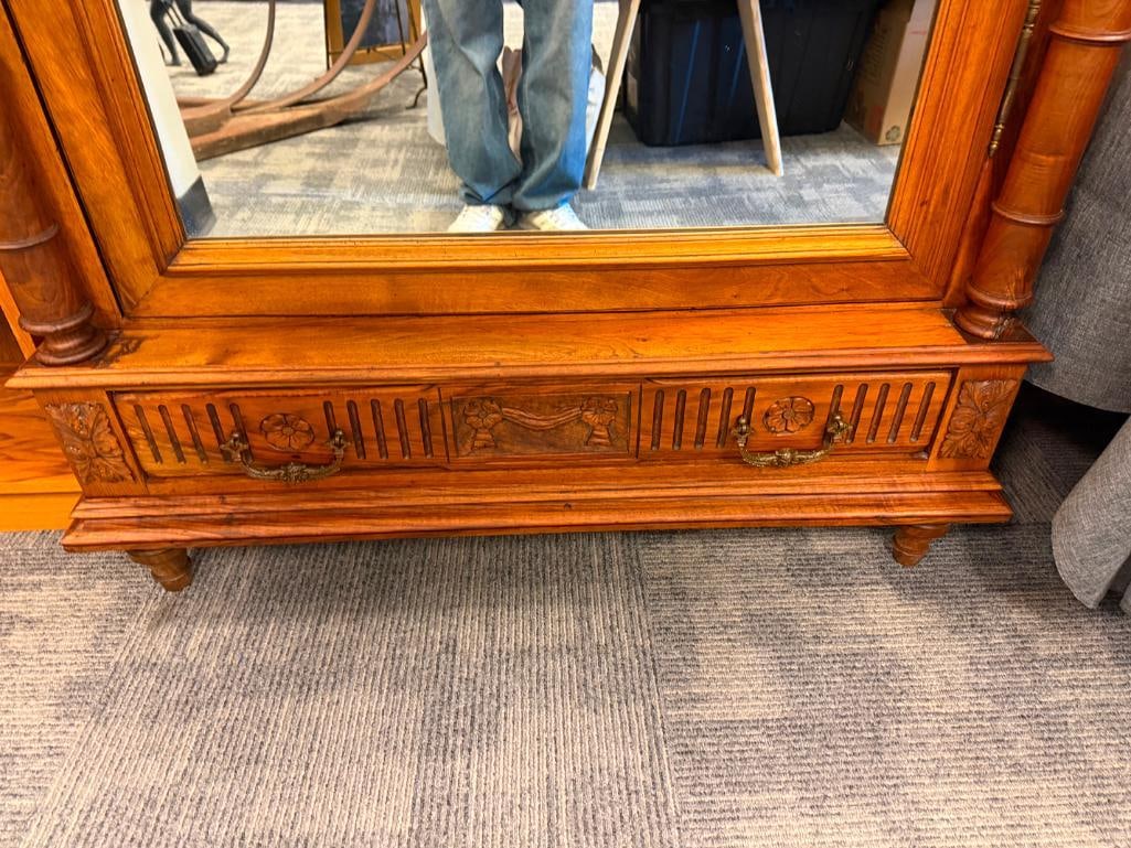 19TH CENTURY FRENCH ROCOCO ARMOIRE CRAFTED FROM WALNUT - 5