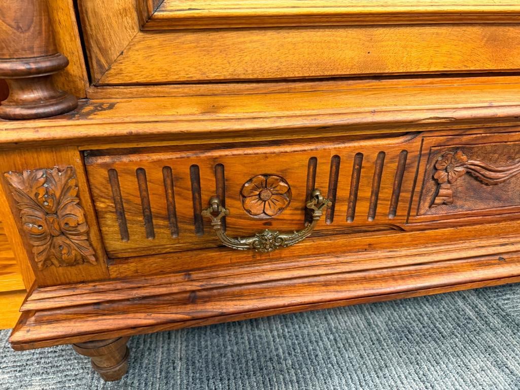 19TH CENTURY FRENCH ROCOCO ARMOIRE CRAFTED FROM WALNUT - 6