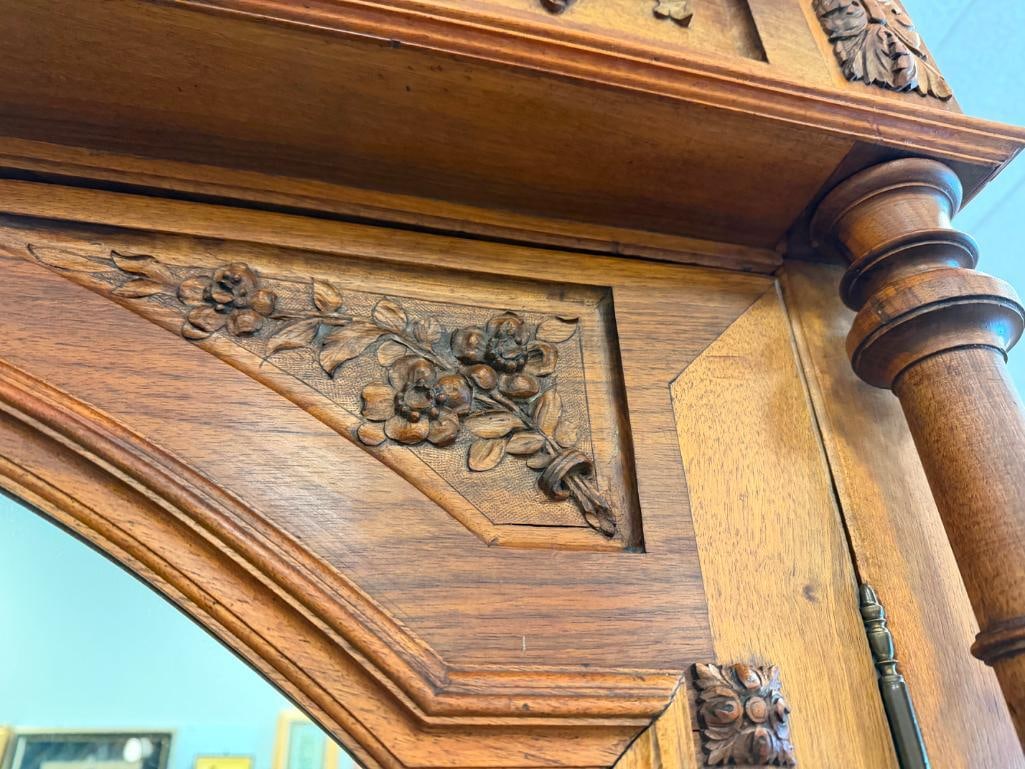 19TH CENTURY FRENCH ROCOCO ARMOIRE CRAFTED FROM WALNUT - 8