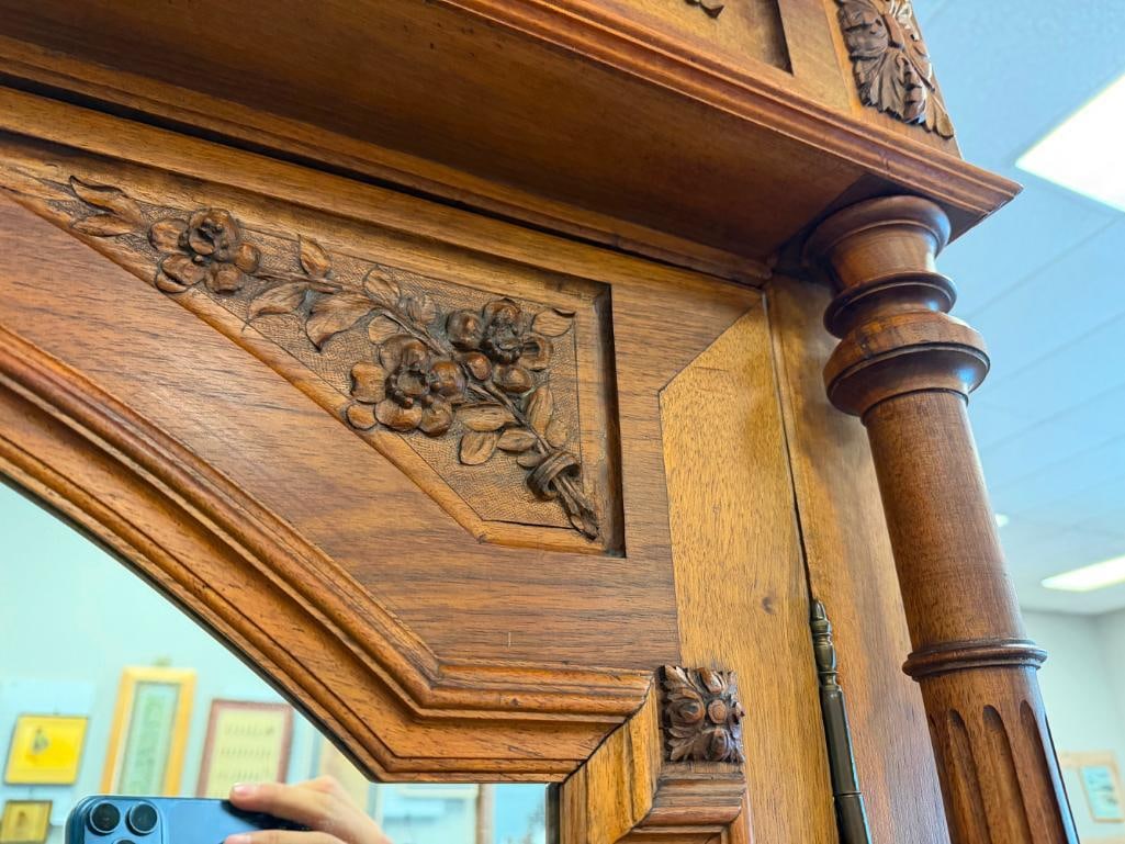 19TH CENTURY FRENCH ROCOCO ARMOIRE CRAFTED FROM WALNUT - 9
