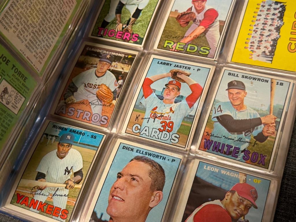 1967 TOPPS BASEBALL CARD SET NEAR COMPLETE WITH STARS AND HALL OF FAMERS - 14