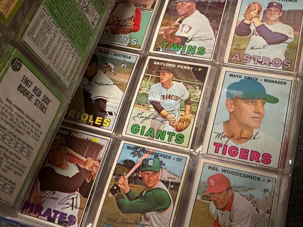 1967 TOPPS BASEBALL CARD SET NEAR COMPLETE WITH STARS AND HALL OF FAMERS - 15