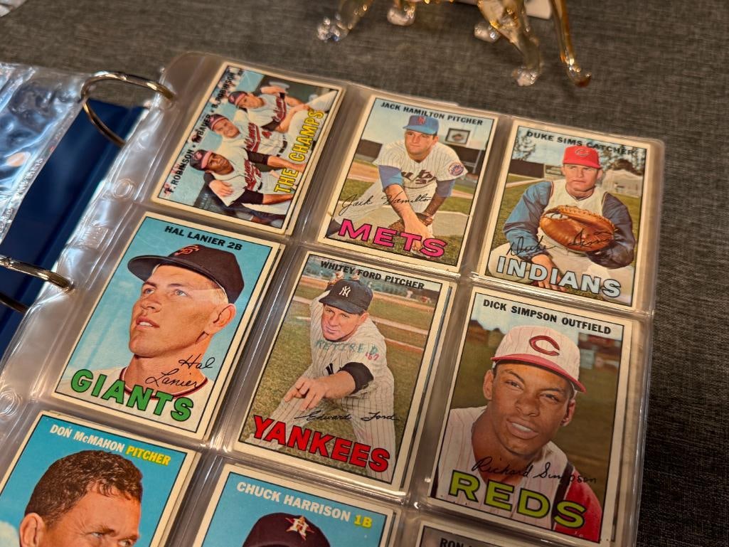1967 TOPPS BASEBALL CARD SET NEAR COMPLETE WITH STARS AND HALL OF FAMERS - 2