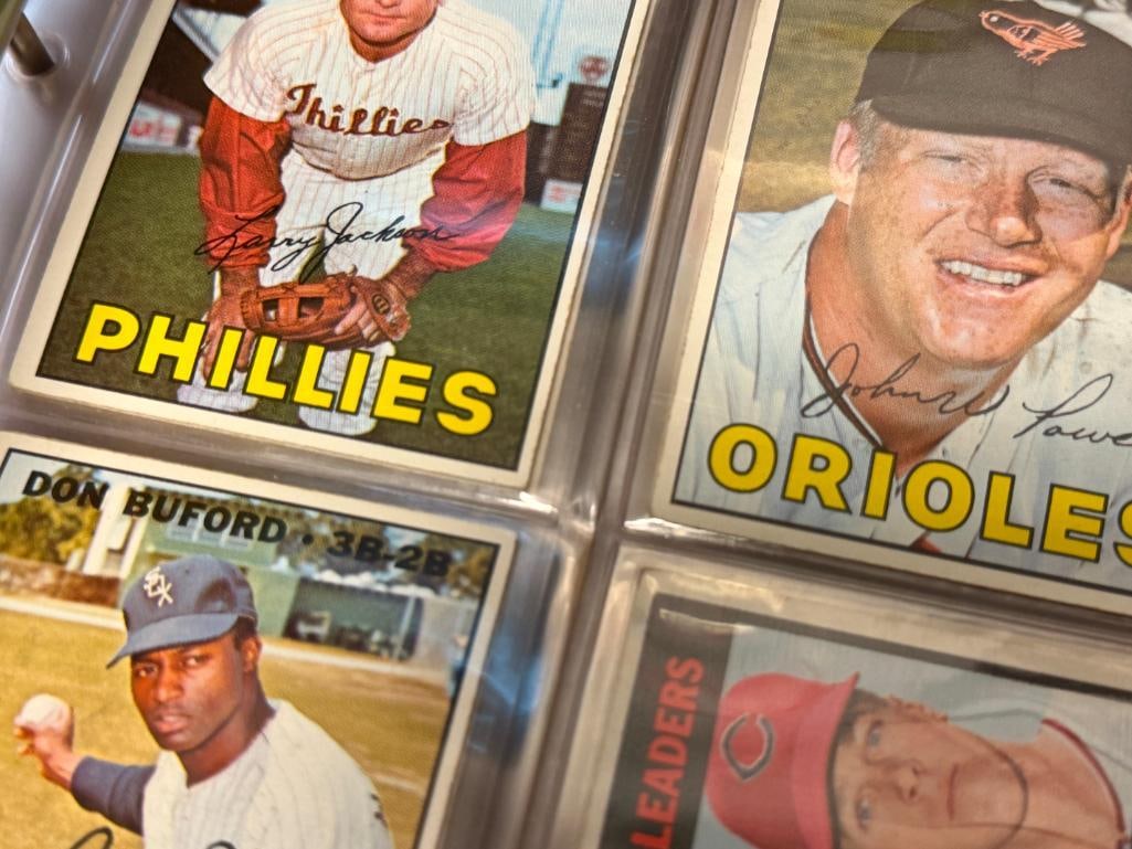 1967 TOPPS BASEBALL CARD SET NEAR COMPLETE WITH STARS AND HALL OF FAMERS - 8