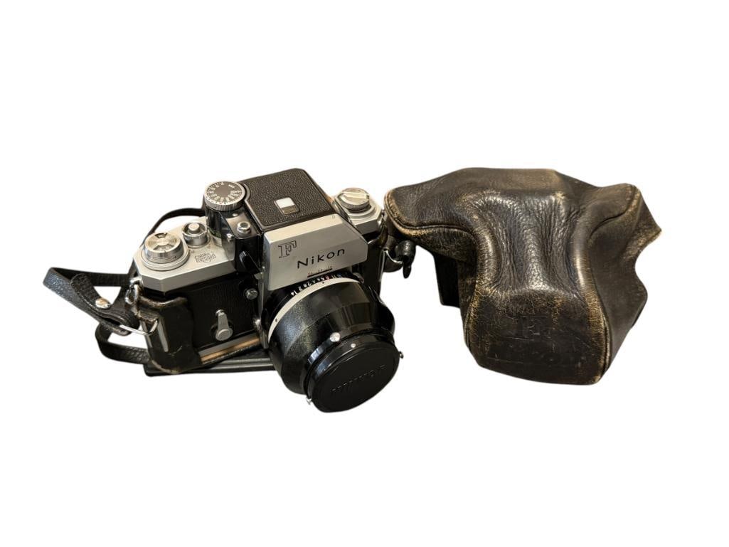 1959 NIKON F 35MM SLR FILM CAMERA WITH NIKKOR-S 50MM LENS NO. 841127 SERIAL NO. 6538745: INCLUDES ORIGINAL LEATHER COVER