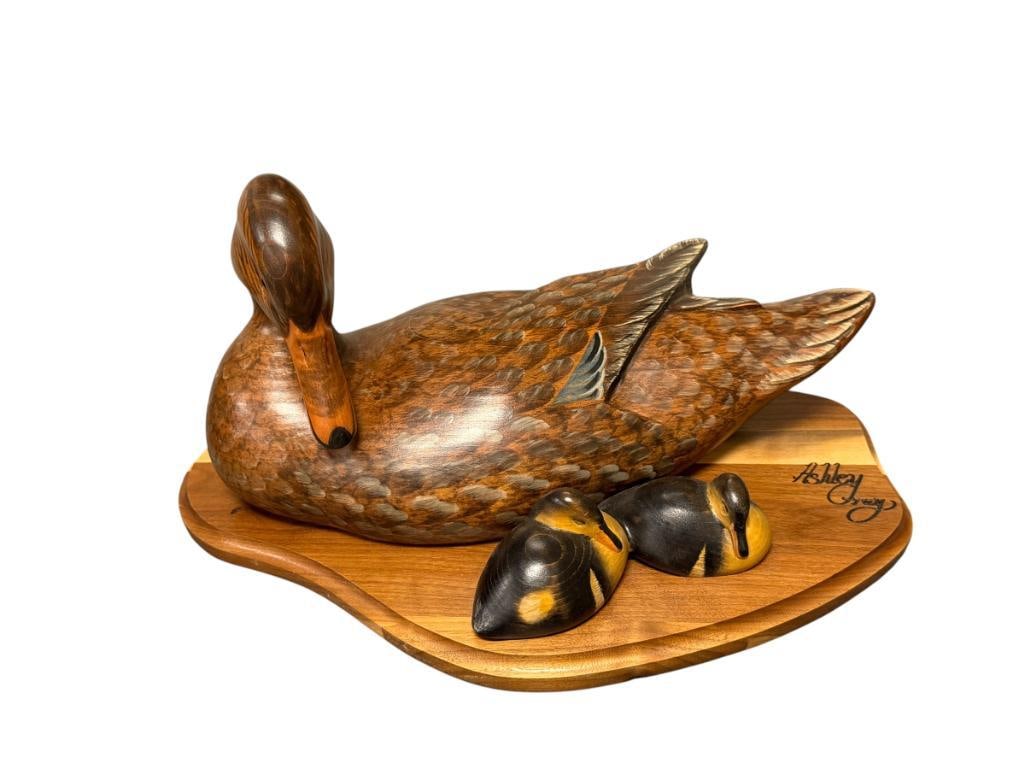 BIG SKY CARVERS LIMITED EDITION DUCK DECOY CARVING BY ASHLEY GRAY DATED 2008 NO. 1138/1250: MALLARD HEN WITH DUCKLINGS MOUNTED ON WOODEN BASE, ON THE UNDERSIDE FEATURES INLAY MEDALLIN PLUS ORIGINAL LABEL AND DATE 15 1/2" L