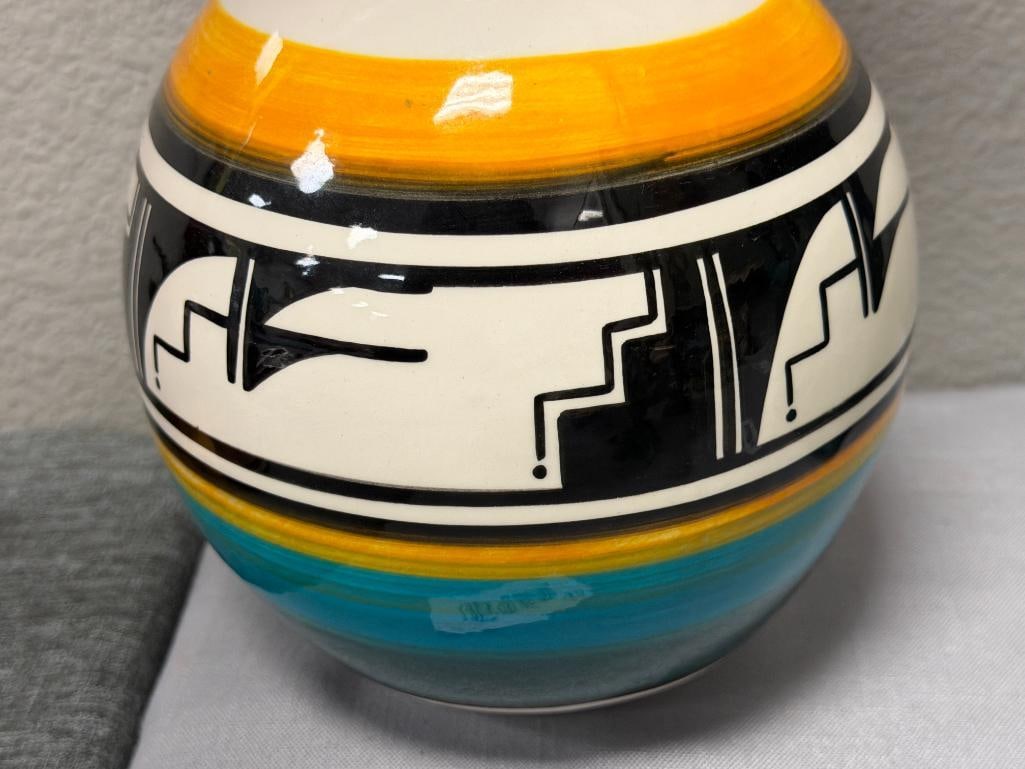 LORA WHITE UTE MOUNTAIN TRIBE POTTERY VASE WITH GEOMETRIC DESIGN BAND #24 - 4