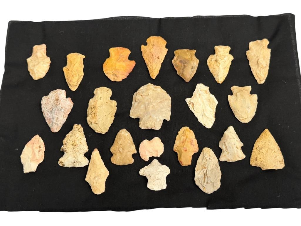 22 KNAPPED STONE PRIMITIVE NATIVE AMERICAN POINTS / ARROWHEADS GATHERED IN CHINA RANCH CA. (1 of 9)