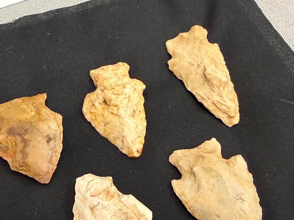22 KNAPPED STONE PRIMITIVE NATIVE AMERICAN POINTS / ARROWHEADS GATHERED IN CHINA RANCH CA. - 6