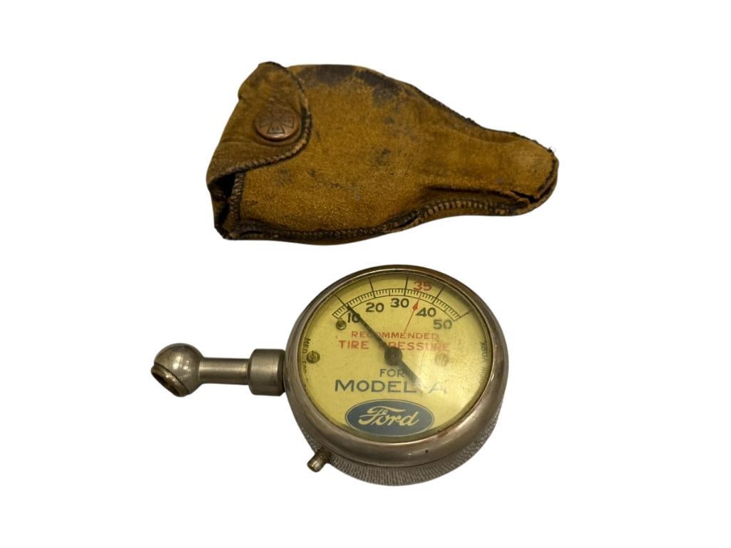 VINTAGE FORD MOTOR CO. TIRE PRESSURE GAUGE CIRCA 1920'S - 1930'S MODEL A: CHROME TIRE PRESSURE GAUGE, BY THE U.S. GAUGE CO. NEW YORK, INCLUDES CANVAS COVER 3 1/4" L