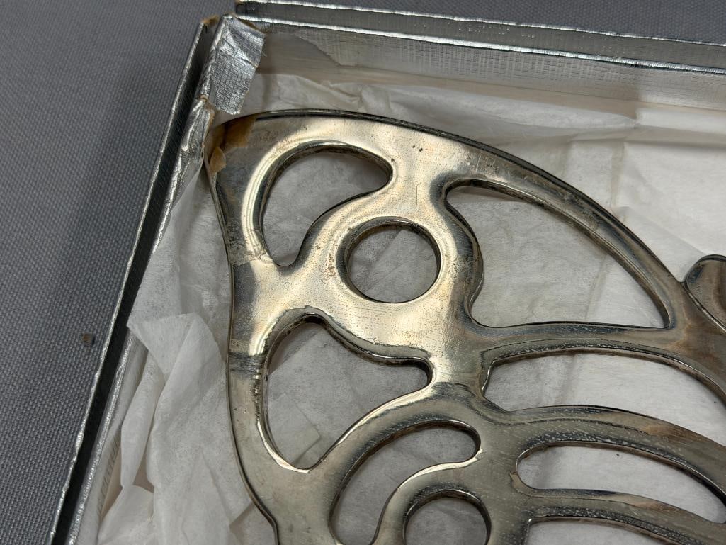 VINTAGE F.B. ROGERS SILVERPLATE BUTTERFLY TRIVET MADE IN ITALY - 3