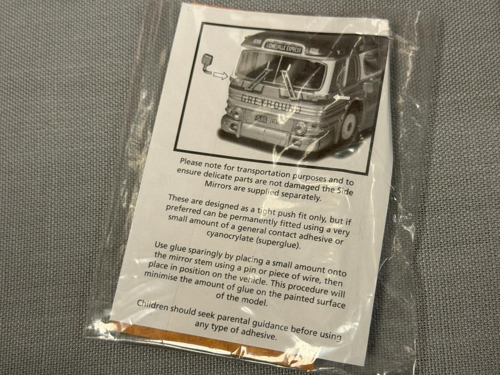 CORGI 1/50 DIE-CAST MODEL BUS MODELS GREYHOUND GM4501 SCENICRUISERS - 11