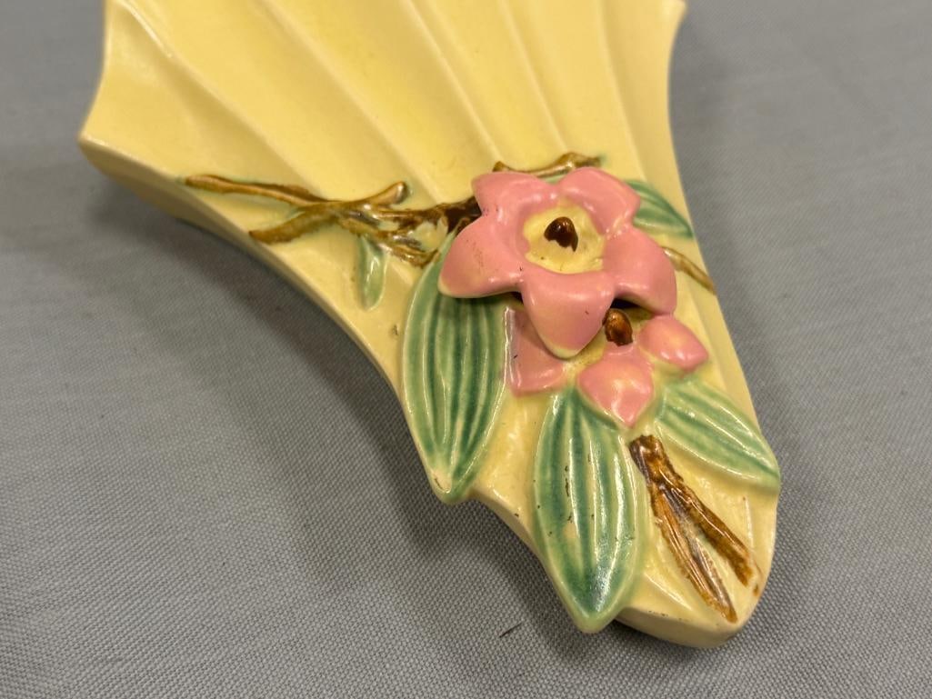 CIRCA 1940'S MCCOY POTTERY STYLIZED FAN-SHAPED WALL POCKET FROM BLOSSOMTIE LINE - 2