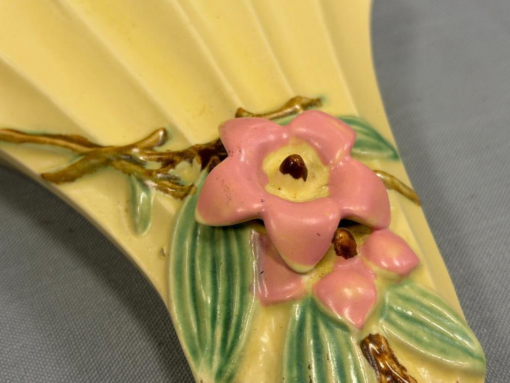 CIRCA 1940'S MCCOY POTTERY STYLIZED FAN-SHAPED WALL POCKET FROM BLOSSOMTIE LINE - 3