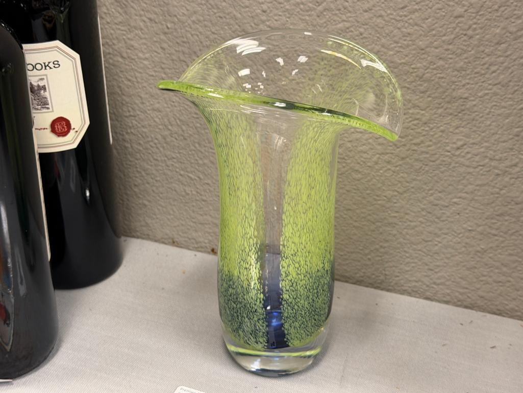 HAND BLOWN ART GLASS TULIP VASE - 2