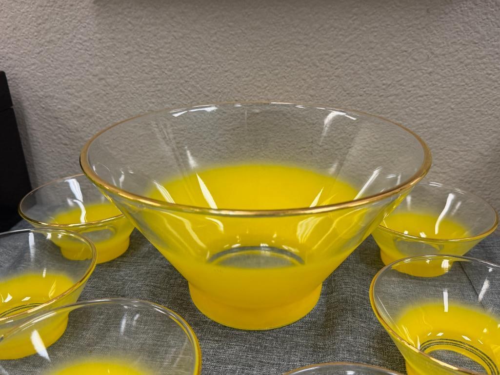 MID-CENTURY MODERN BLENDO FROSTED YELLOW OMBRE SERVING BOWL SET - 4