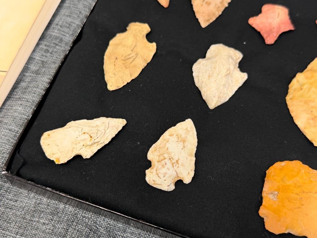 17 KNAPPED STONE PRIMITIVE NATIVE AMERICAN POINTS / ARROWHEADS GATHERED IN CHINA RANCH CA. - 2