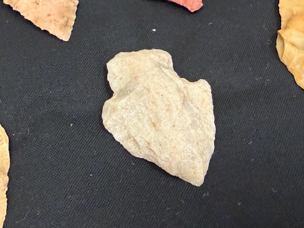 17 KNAPPED STONE PRIMITIVE NATIVE AMERICAN POINTS / ARROWHEADS GATHERED IN CHINA RANCH CA. - 8