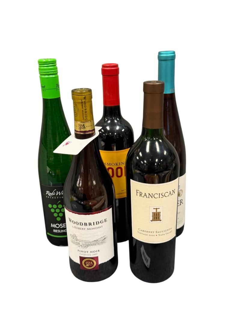 FIVE SEALED BOTTLES OF WINE RUDI WIEST, SMOOKING LOON, FETZER, PINOT, RIESLING, CABARNET,: 2009 WOODBRIDGE, 2006 FRANCISCAN, 2007 SMOKING LOON, 2013 FETZER, 2015 RUDI WEST, EACH BOTTLES IS SEALED, WERE STORED PROPERLY, MUST BE 21+ TO BID AND PURCHASE ITEM, ID CHECK REQUIRED, NOT FOR RE