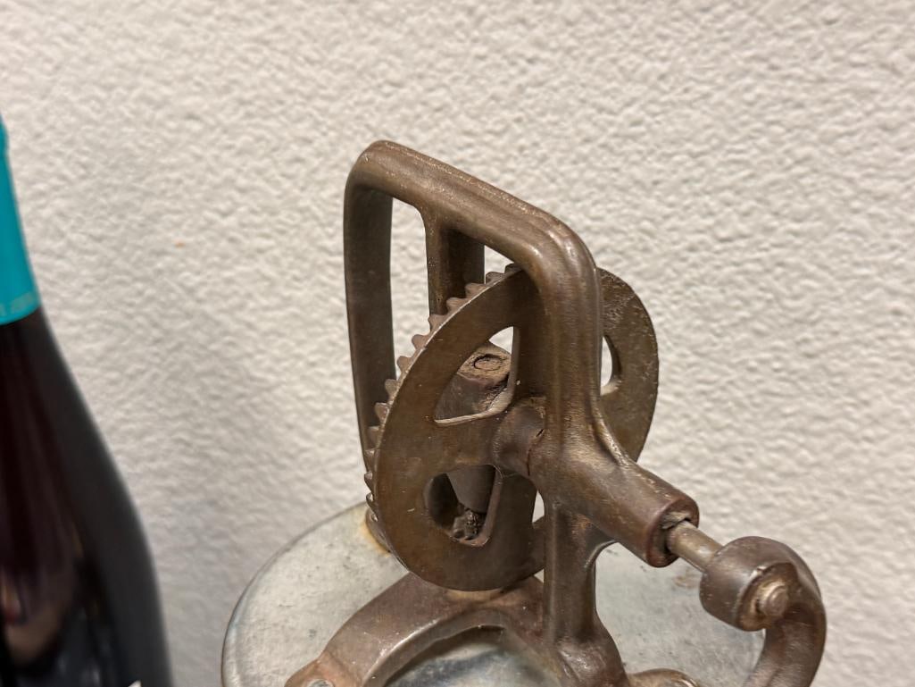 ANTIQUE DAZEY NO. 40 HAND CRANK BUTTER CHURN WITH METAL PADDLE DAZEY CHURN MFG. CO. - 6