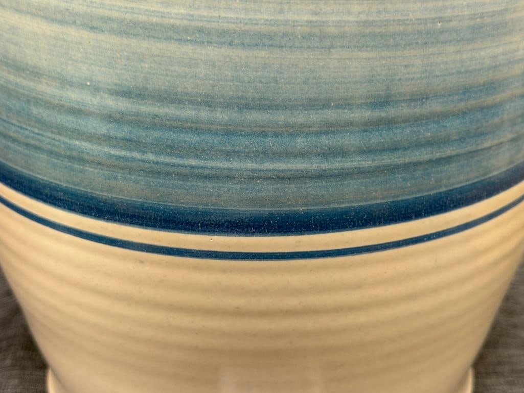 TALL HAND SPUN POTTERY VASE WITH PINK AND BLUE DESIGN WIDE BAND, SIGNED - 4