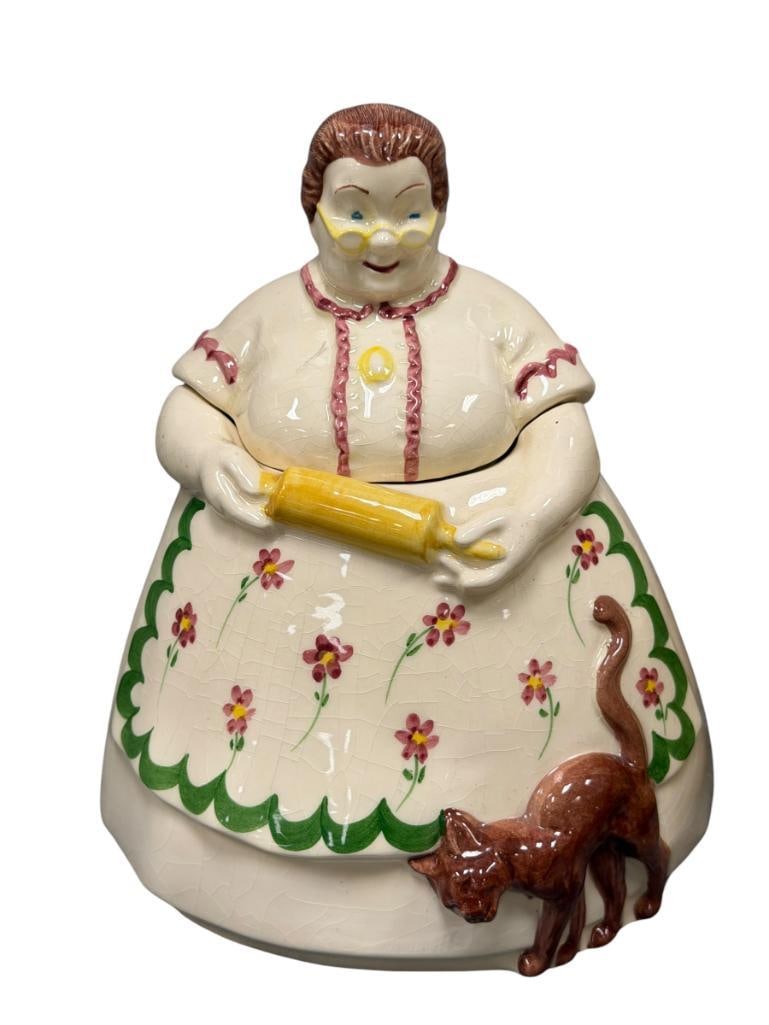 MID-CENTURY CERAMIC FIGURAL COOKIE JAR (1 of 8)