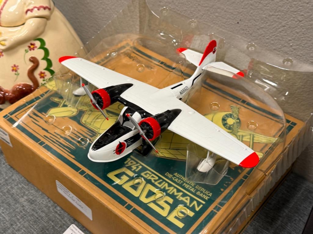 ERTL COLLECTIBLES AUTHENTIC REPLICA 1941 GRUMMAN GOOSE DIE-CAST METAL COIN BANK - 3