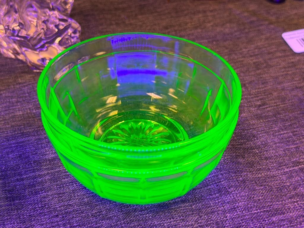 ANCHOR HOCKING URANIUM GLASS BLOCK OPTIC BOWLS SET OF 5 UV LIGHT REACTIVE CIRCA 1930'S - 3