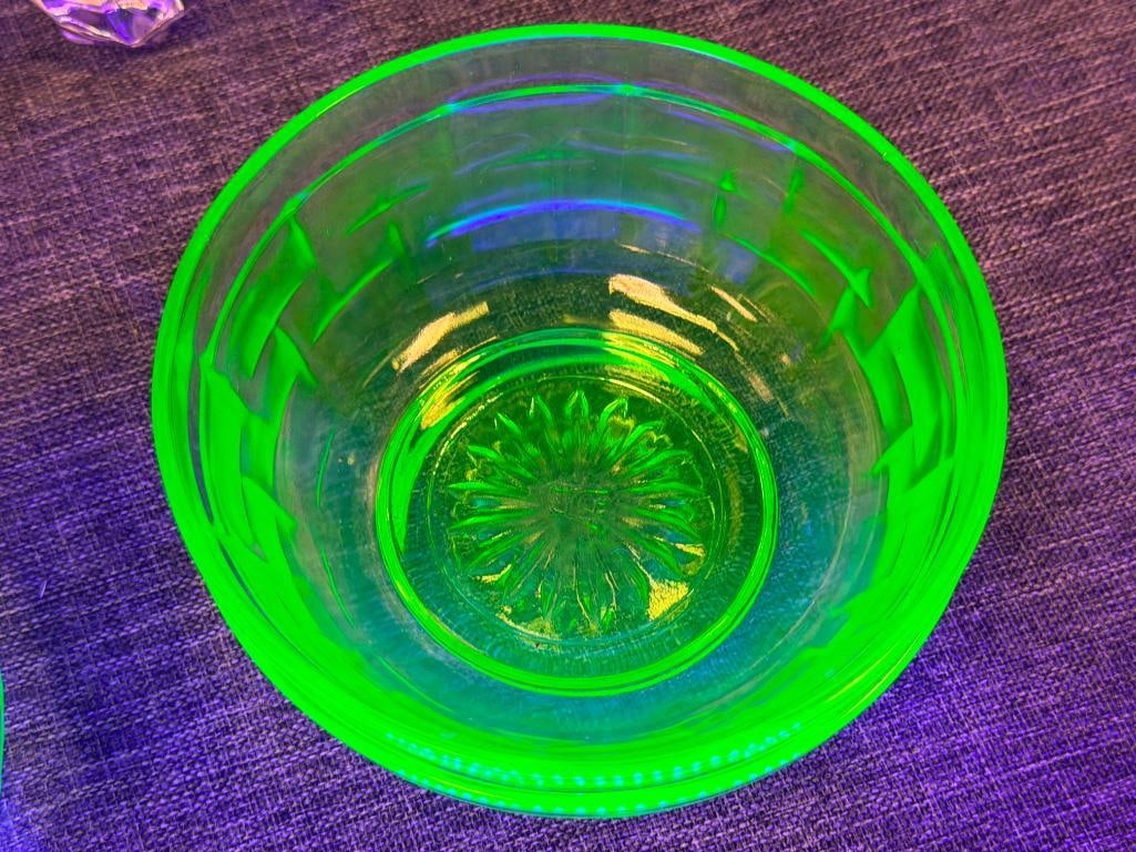 ANCHOR HOCKING URANIUM GLASS BLOCK OPTIC BOWLS SET OF 5 UV LIGHT REACTIVE CIRCA 1930'S - 4
