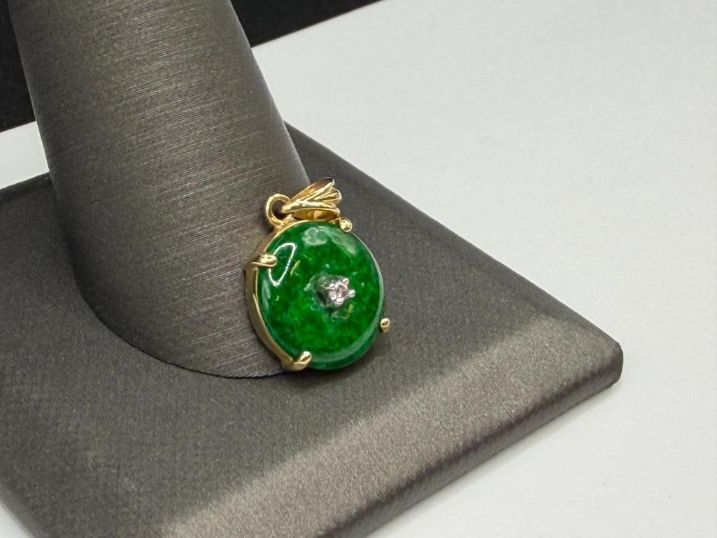 HENG NGAI DESIGNER SIGNED 14K YELLOW GOLD IMPERIAL GREEN JADE AND DIAMOND PENDANT - 2