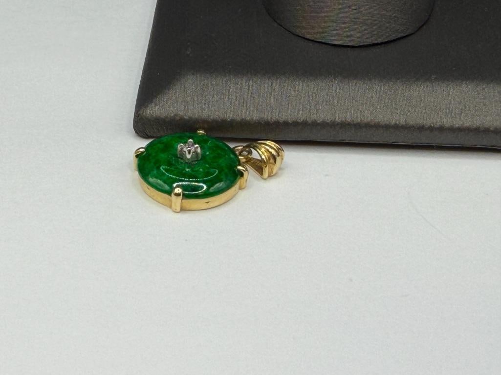 HENG NGAI DESIGNER SIGNED 14K YELLOW GOLD IMPERIAL GREEN JADE AND DIAMOND PENDANT - 3