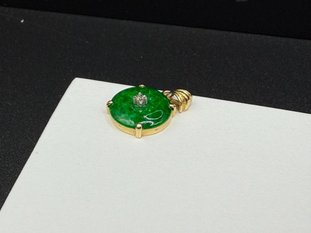 HENG NGAI DESIGNER SIGNED 14K YELLOW GOLD IMPERIAL GREEN JADE AND DIAMOND PENDANT - 4