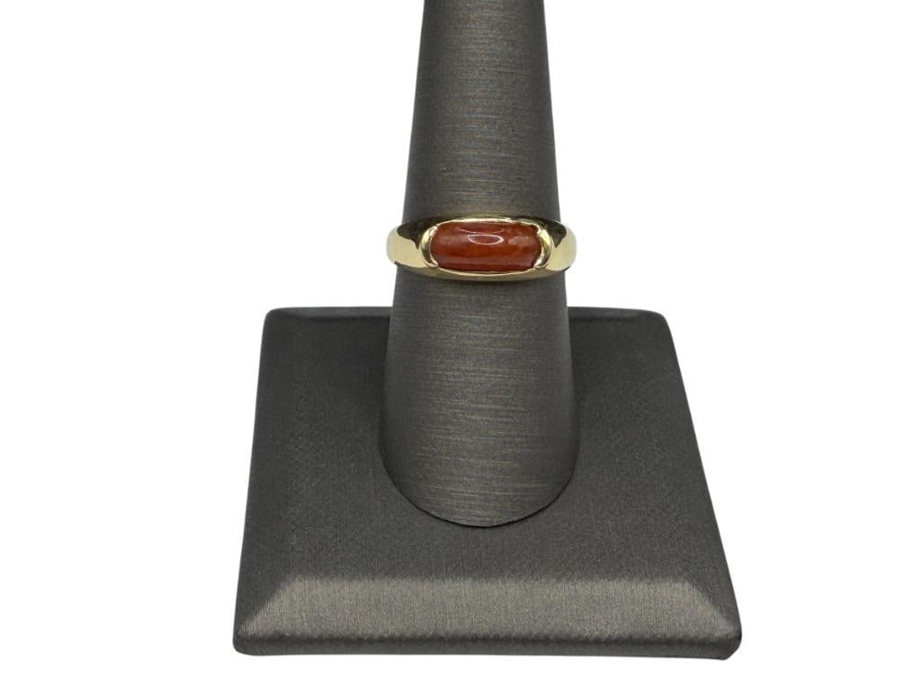 HONG KONG MADE DESIGNER HALLMARKED 14K YELLOW GOLD RED JADE RING: FEATURING UNIQUE OBLONG SHAPED JADE SIZE 8 1/4, 1/4" FRONT, 11MM X 5MM JADE, 3.41 GRAMS
