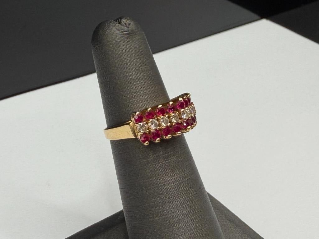 TRIBUTE DESIGN SIGNED 14K YELLOW GOLD RUBY AND DIAMOND TAPERED RING FEATURING ROUND CUT GEMS - 2