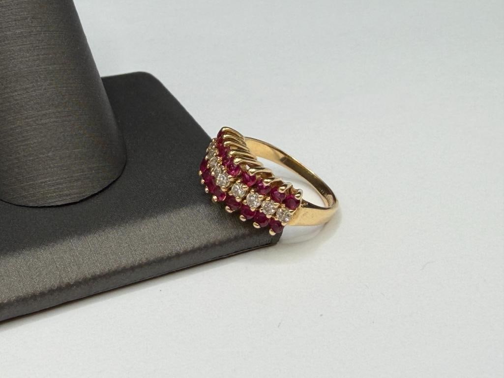 TRIBUTE DESIGN SIGNED 14K YELLOW GOLD RUBY AND DIAMOND TAPERED RING FEATURING ROUND CUT GEMS - 3