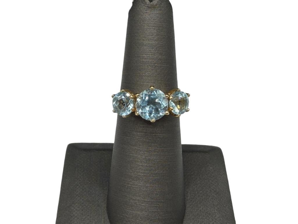 10K YELLOW GOLD ROUND CUT SWISS BLUE TOPAZ RING: FEATURING THREE ROUND CUT SWISS BLUE TOPAZ SIZE 6, 3/8" FRONT, 3.84 GRAMS, APPROX. 4.5CTTW TOPAZ