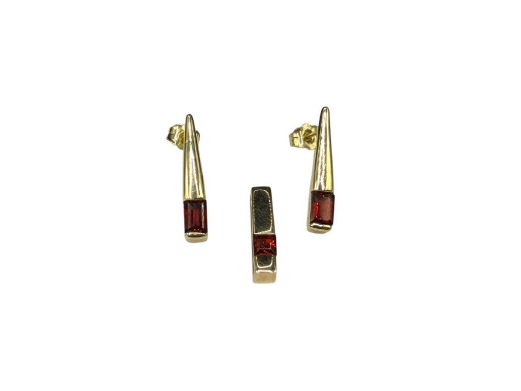 14K YELLOW GOLD EMERALD CUT AND PRINCESS CUT GARNET PENDANT AND EARRINGS SET: PENDANT FEATURES PRINCESS CUT GARNET AND HAS ROUND BRILLIANT CUT DIAMONDS ON BACK FOR REVERSIBLE DESIGN, EARRINGS ARE POST EARRINGS AND EACH FEATURES AN EMERALD CUT GARNET 1" EARRINGS, 11/16"