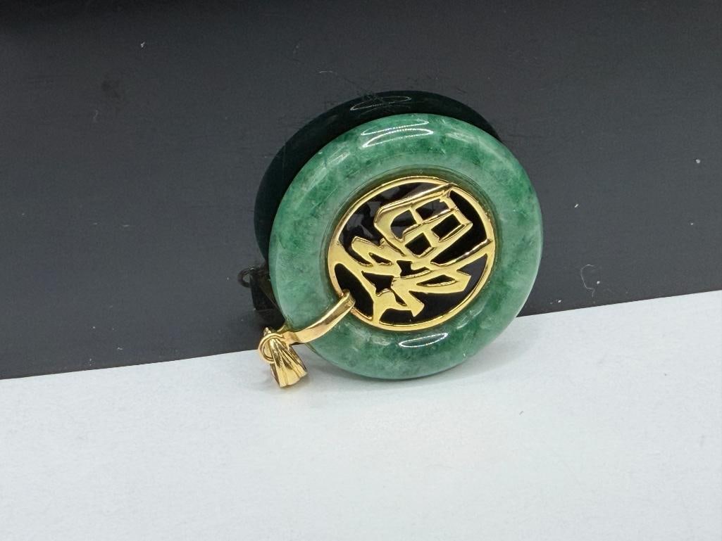 14K YELLOW GOLD CHINESE CHARACTER "BLESSING/FORTUNE" GREEN JADE DISC PENDANT - 6