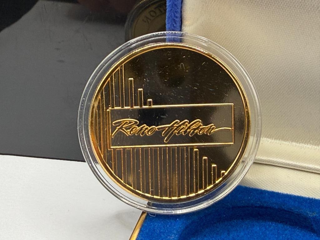 1998 RENO HILTON CASINO HOTEL 20TH BIRTHDAY CELEBRATION GOLD TONE ROUND - 5