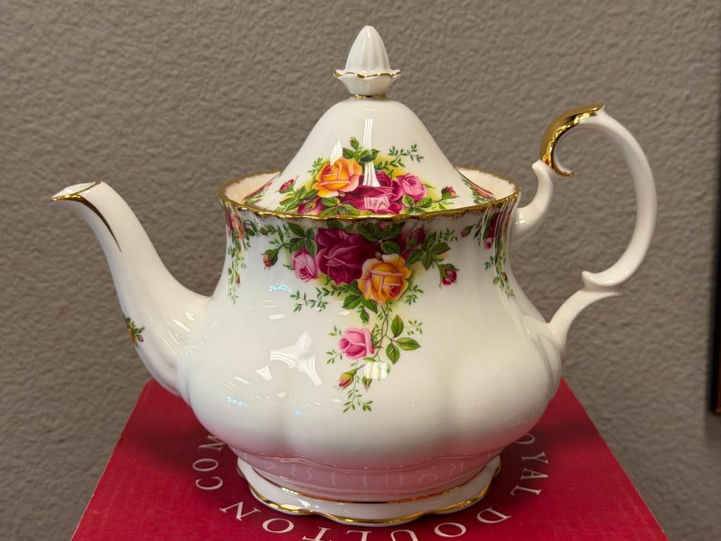 ROYAL ALBERT CLASSIC OLD COUNTRY ROSES PATTERN 6-CUP TEAPOT LIKE-NEW WITH ORIGINAL BOX - 3