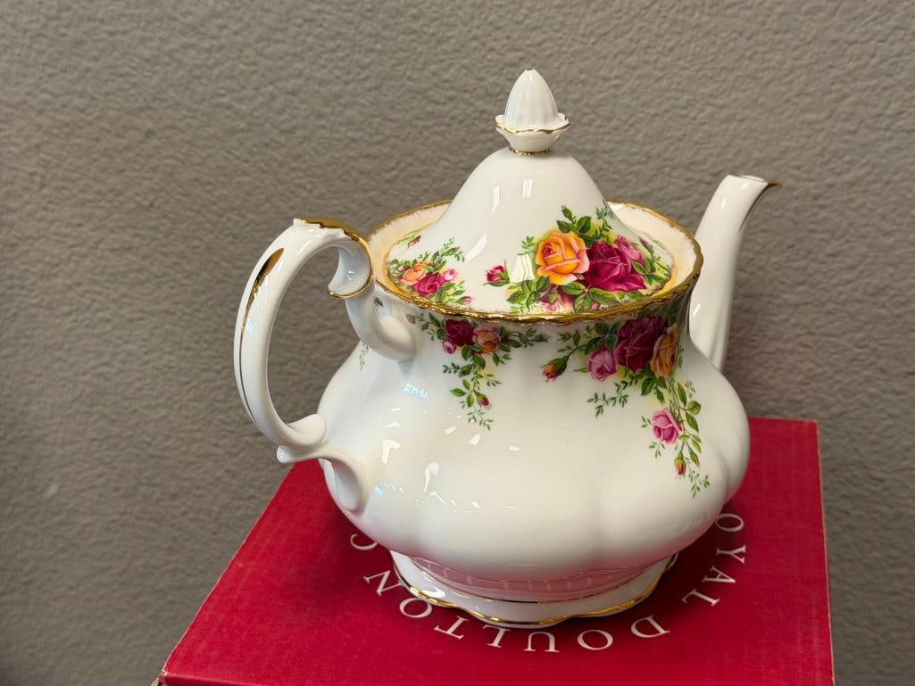 ROYAL ALBERT CLASSIC OLD COUNTRY ROSES PATTERN 6-CUP TEAPOT LIKE-NEW WITH ORIGINAL BOX - 5