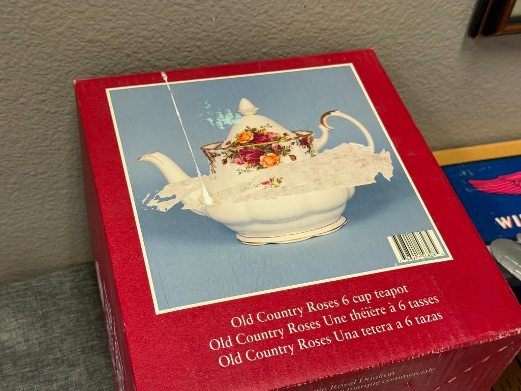 ROYAL ALBERT CLASSIC OLD COUNTRY ROSES PATTERN 6-CUP TEAPOT LIKE-NEW WITH ORIGINAL BOX - 9