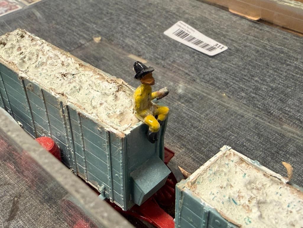 20TH CENTURY VINTAGE PLASTIC KIT MODEL OF A 20 MULE PULL TEAM - 6