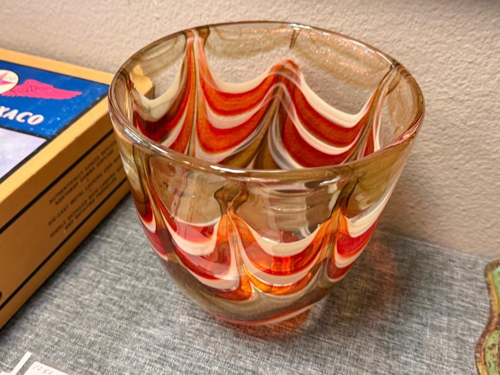 DALE TIFFANY HAND BLOWN ART GLASS VASE - 2