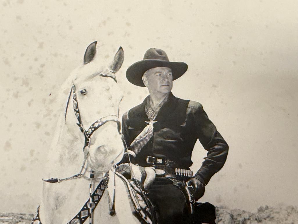 WILLIAM BOYD AS HOPALONG CASSSIDY AUTOGRAPHED BLACK AND WHITE PHOTO AT ROSE PARADE IN 1952 - 3